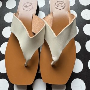 ATP ATELIER
Melitto leather platform flip-flops